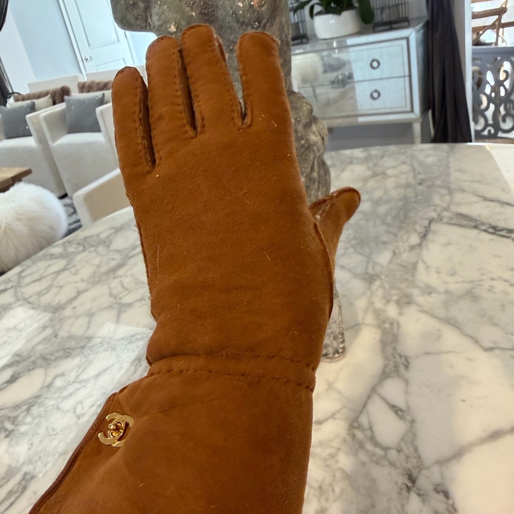 Chanel Shearling Lined Leather Gloves CC Logo Cognac  Size 7 Vintage